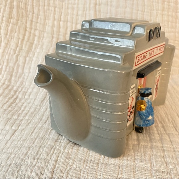 Swineside Ceramics Teapot - Picture 4 of 8